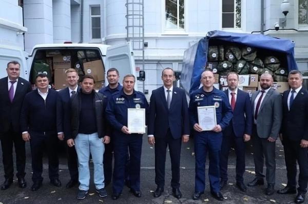 Депутаты ЗСК передали для нужд фронта очередную партию гумпомощи
Депутаты ЗСК передали для нужд фронта очередную партию гумпомощи