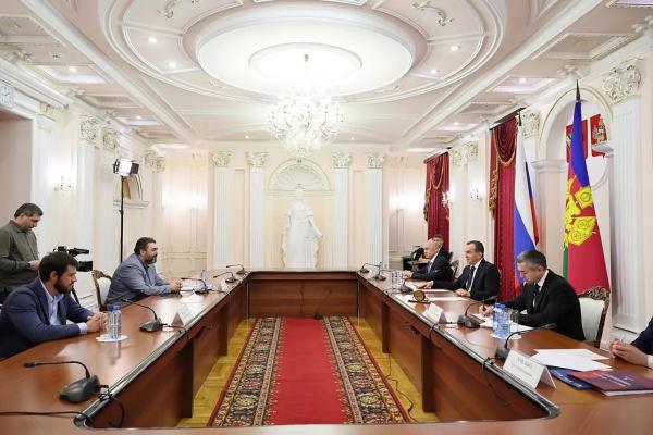 Губернатор Краснодарского края Вениамин Кондратьев встретился с руководством армавирского завода по производству микроэлектроники
Губернатор Краснодарского края Вениамин Кондратьев встретился с руководством армавирского завода по производству микроэлектроники
