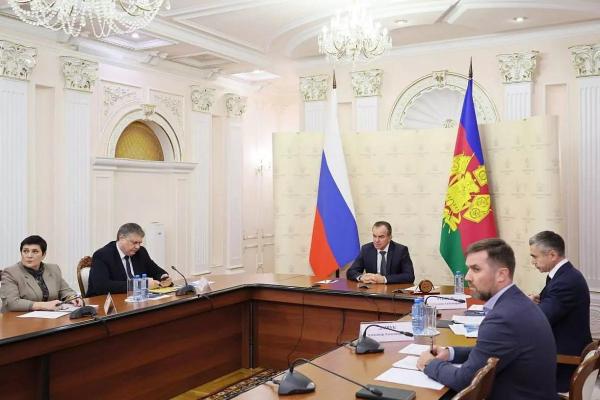 Губернатор Кубани Вениамин Кондратьев принял участие в стратегической сессии по развитию туризма
Губернатор Кубани Вениамин Кондратьев принял участие в стратегической сессии по развитию туризма