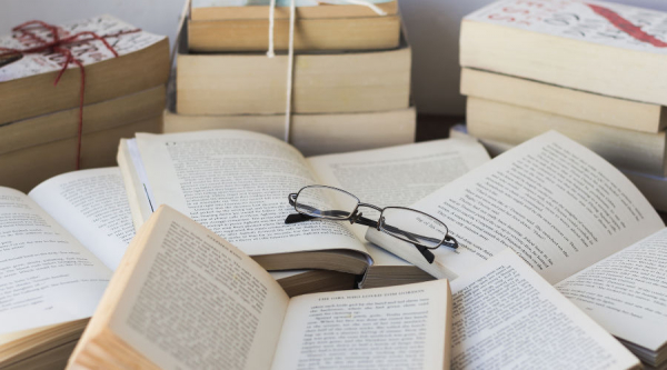В Краснодаре запустили курс об истории книготорговли. Первую лекцию проведет владелица книжного магазина «Чарли» В Краснодаре запустили курс об истории книготорговли. Первую лекцию проведет владелица книжного магазина «Чарли»