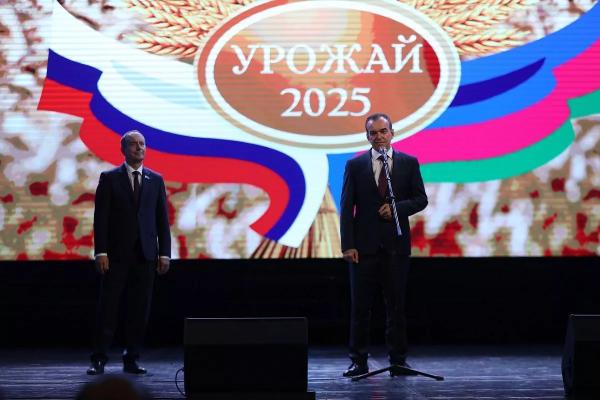 Вениамин Кондратьев: «Хлеборобы Кубани собрали в 2025 году 11,3 млн тонн зерна»
Вениамин Кондратьев: «Хлеборобы Кубани собрали в 2025 году 11,3 млн тонн зерна»