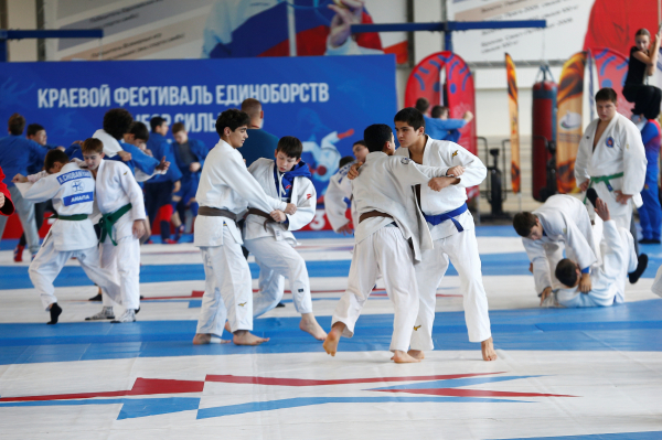 Вениамин Кондратьев: Краевой фестиваль единоборств «Выбор сильных» объединил 300 юных спортсменов из 13 муниципалитетов Вениамин Кондратьев: Краевой фестиваль единоборств «Выбор сильных» объединил 300 юных спортсменов из 13 муниципалитетов