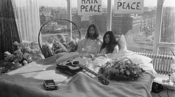 &laquo;All you need is love&raquo;. В Краснодаре пройдет вечеринка, посвященная Джону Леннону и Йоко Оно