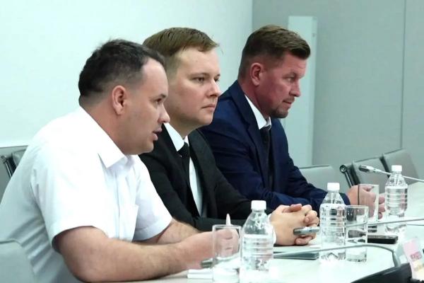 Финалисты проекта «Герои Кубани» проходят обучение в мэрии Краснодара
Финалисты проекта «Герои Кубани» проходят обучение в мэрии Краснодара