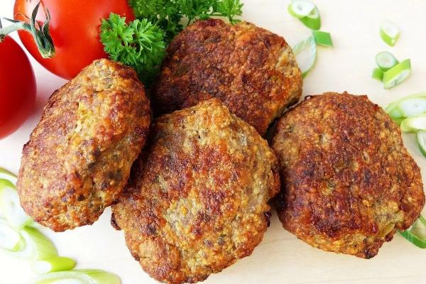 Сочные котлеты из индейки: главное - правильно сделать фарш
Сочные котлеты из индейки: главное - правильно сделать фарш