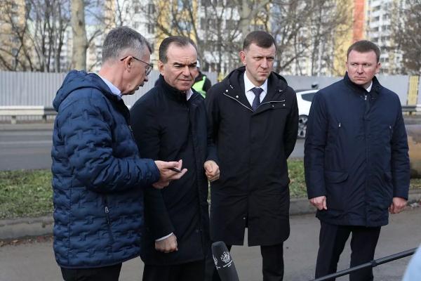 Губернатор Кубани Вениамин Кондратьев проинспектировал ремонтные работы на Фадеевском путепроводе в Краснодаре
Губернатор Кубани Вениамин Кондратьев проинспектировал ремонтные работы на Фадеевском путепроводе в Краснодаре