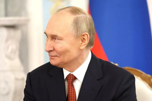 
Путин изучает обращения граждан перед &laquo;Итогами года&raquo; и консультируется с правительством                    