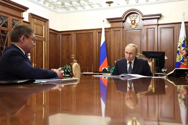 
Владимир Путин встретился с секретарем генсовета &laquo;Единой России&raquo; Владимиром Якушевым                    