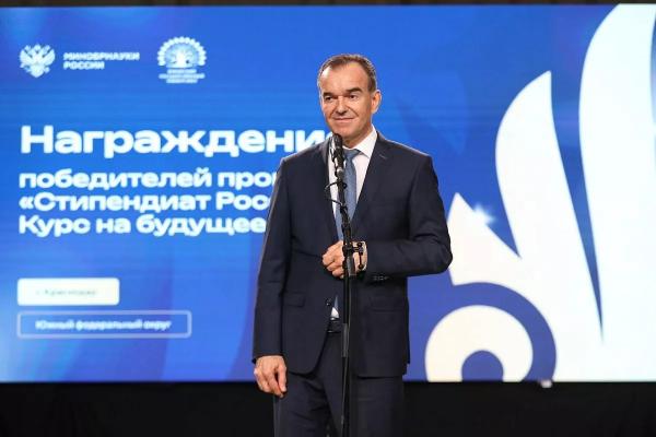 Владимир Устинов и Вениамин Кондратьев наградили лауреатов новых стипендиальных программ президента и Правительства РФ
Владимир Устинов и Вениамин Кондратьев наградили лауреатов новых стипендиальных программ президента и Правительства РФ