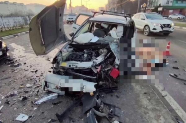В Краснодаре водитель «Мустанг» влетел в столб, пострадал 13-летний мальчик
В Краснодаре водитель «Мустанг» влетел в столб, пострадал 13-летний мальчик