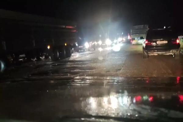 
В ГИБДД предупредили водителей о ямах на трассе Новороссийск-Керчь и Краснодар-Верхнебаканский                    