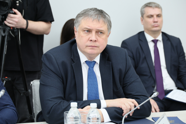 Вениамин Кондратьев: Подбирать кадры для будущих школ и детских садов важно параллельно со строительством этих учреждений  