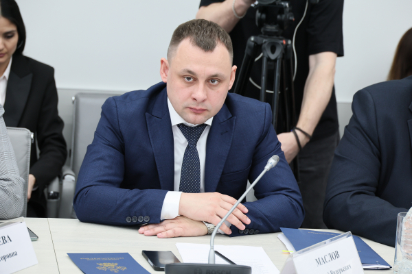 Вениамин Кондратьев: Подбирать кадры для будущих школ и детских садов важно параллельно со строительством этих учреждений  