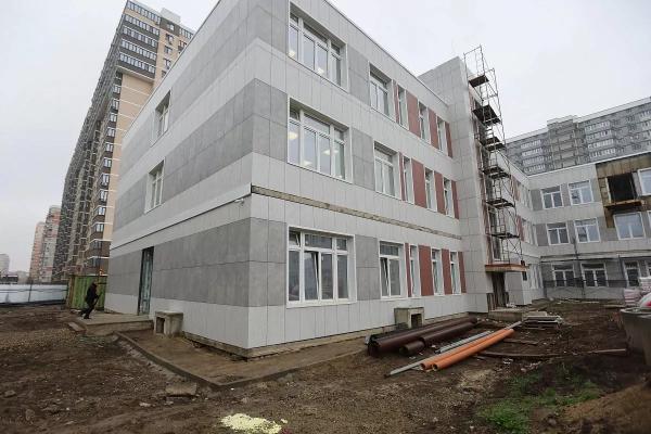 В 2026 году в Краснодаре построят десять детских садов и шесть новых школ
В 2026 году в Краснодаре построят десять детских садов и шесть новых школ