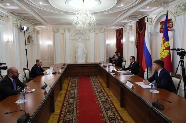 Вениамин Кондратьев обсудил развитие промышленности региона с Романом Чекушовым
Вениамин Кондратьев обсудил развитие промышленности региона с Романом Чекушовым