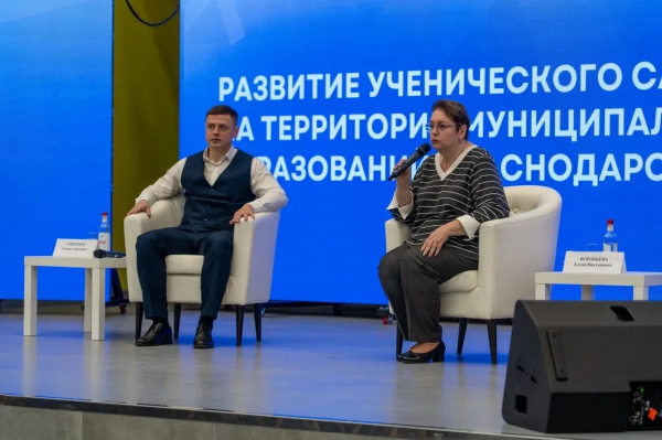 Вице-губернатор Елена Воробьева встретилась с лидерами школьного управления и активистами Движения Первых