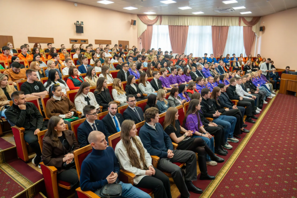 Лидер волонтерского движения России Артем Метелев встретился с добровольцами Краснодарского края