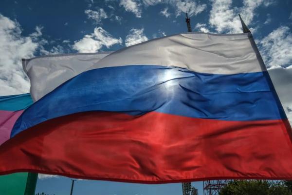 
Голубь мира, триколор и букеты ромашек. Телебашня в Сочи включит подсветку 1 мая                    