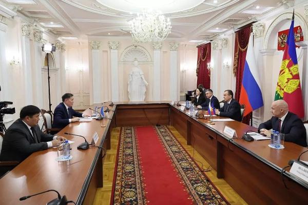 
Губернатор Кубани обсудил с генеральным консулом Казахстана развитие сотрудничества региона с Республикой                    