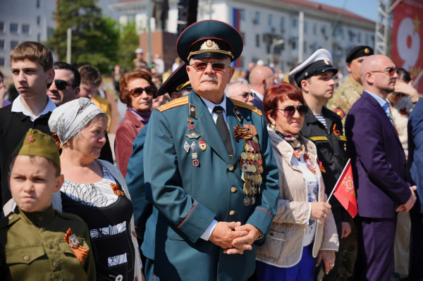 В Новороссийске провели военный парад в честь 81-й годовщины Великой Победы