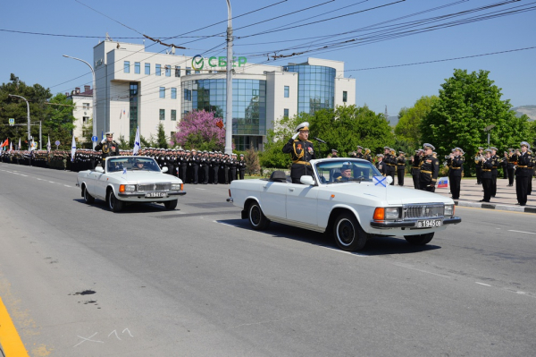 В Новороссийске провели военный парад в честь 81-й годовщины Великой Победы