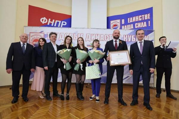 Вениамин Кондратьев наградил трудовые династии и наставников Краснодарского края
Вениамин Кондратьев наградил трудовые династии и наставников Краснодарского края
