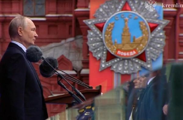 Владимир Путин обратился с речью к россиянам на параде Победы
Владимир Путин обратился с речью к россиянам на параде Победы