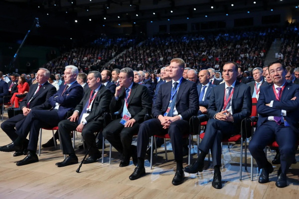 Вениамин Кондратьев принял участие в пленарном заседании ПМЭФ-2026