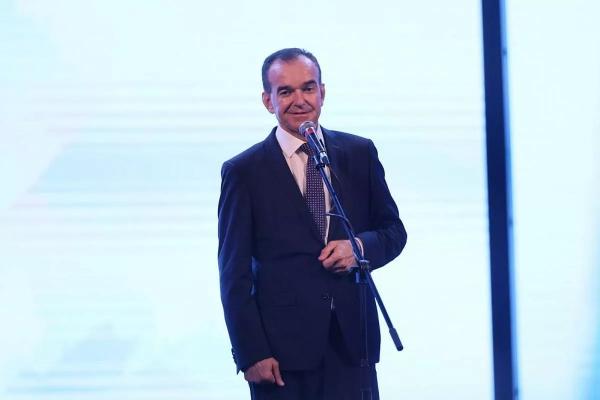 Губернатор Кубани Вениамин Кондратьев: «Ежегодно на меры социальной поддержки мы направляем более 55 миллиардов рублей»
Губернатор Кубани Вениамин Кондратьев: «Ежегодно на меры социальной поддержки мы направляем более 55 миллиардов рублей»
