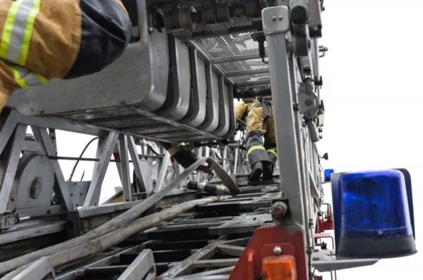 
Пожар после атаки БПЛА на нефтебазе в Красноармейском районе потушили                    