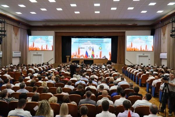 
Вениамин Кондратьев поручил создать оперштаб для поддержки сельхозпредприятий во время жатвы                    