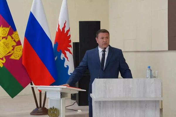 Артем Сошин официально вступил в должность главы Приморско-Ахтарского округа
Артем Сошин официально вступил в должность главы Приморско-Ахтарского округа