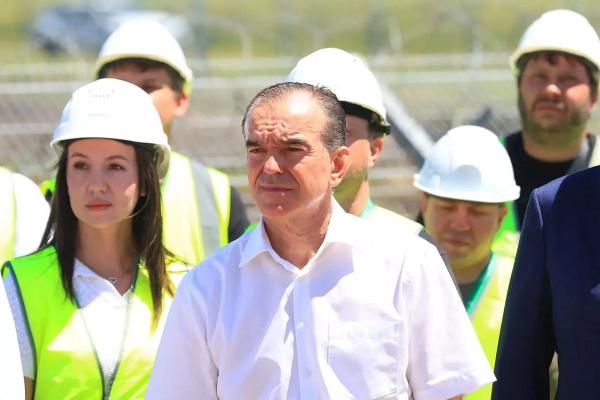 Вениамин Кондратьев призвал активнее переводить транспорт на газ
Вениамин Кондратьев призвал активнее переводить транспорт на газ