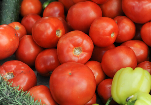 
Помидоры заметно подешевели: что происходит с ценами на продукты
