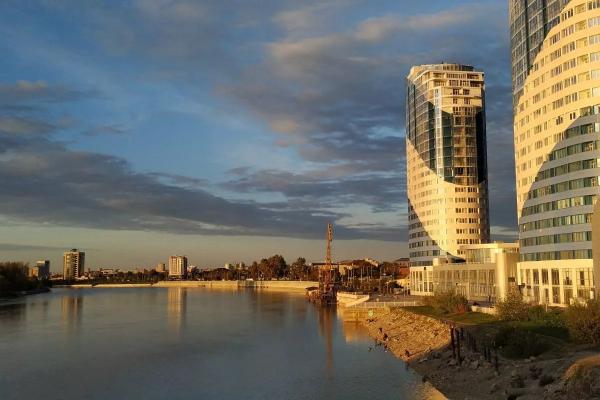 
Беспилотную опасность объявили в Краснодаре и еще 10 районах Кубани                    