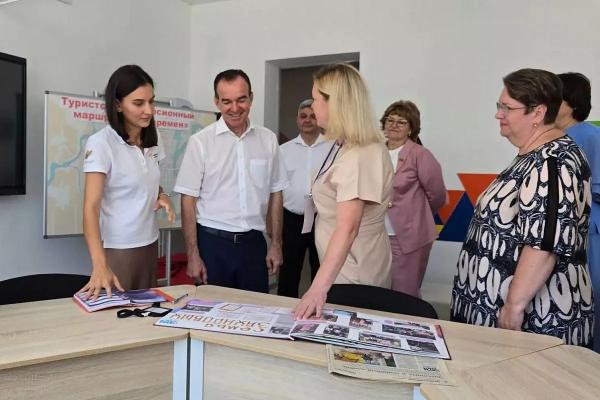 
Губернатор Кубани Вениамин Кондратьев осмотрел капитально отремонтированную школу в станице Крыловской                     