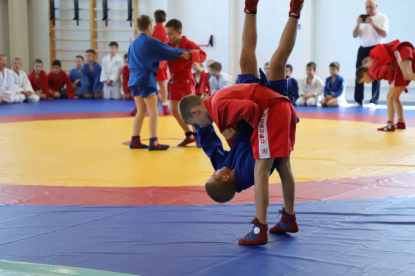 В Калининском районе открыли новый спортивный комплекс