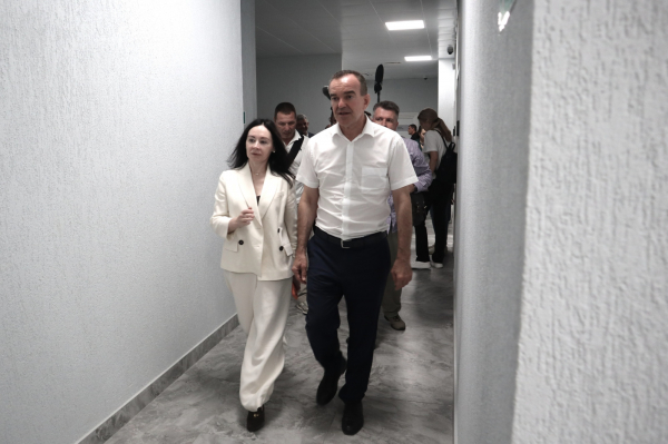 Губернатор Вениамин Кондратьев посетил физкультурно-спортивный комплекс &laquo;Стань чемпионом&raquo; в Геленджике