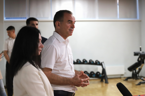 Губернатор Вениамин Кондратьев посетил физкультурно-спортивный комплекс &laquo;Стань чемпионом&raquo; в Геленджике