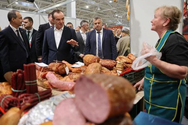 
Губернатор Вениамин Кондратьев посетил &laquo;Кубанскую ярмарку &ndash; 2026&raquo;                    