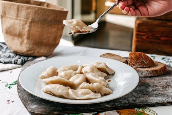 С картошкой и шкварками: в Белоглинском районе прошел вареничный фестиваль
С картошкой и шкварками: в Белоглинском районе прошел вареничный фестиваль