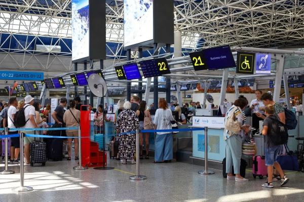 Угроза атаки БПЛА. В Сочи включили сирены и закрыли аэропорт
Угроза атаки БПЛА. В Сочи включили сирены и закрыли аэропорт
