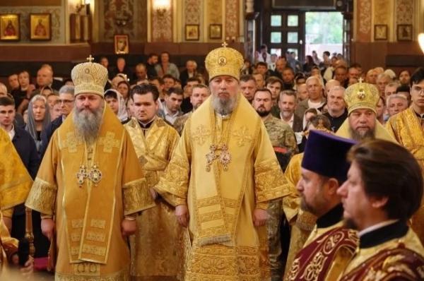 Губернатор Кубани поздравил с днем рождения митрополита Василия
Губернатор Кубани поздравил с днем рождения митрополита Василия