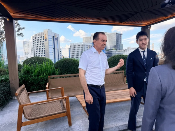 Вениамин Кондратьев обсудил с руководством Dusit Thani строительство новых отелей международного бренда на черноморском побережье Вениамин Кондратьев обсудил с руководством Dusit Thani строительство новых отелей международного бренда на черноморском побережье