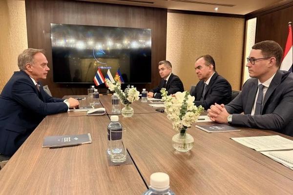 
Губернатор Кубани Вениамин Кондратьев встретился с торговым представителем России в Королевстве Таиланд Юрием Лыжиным                    