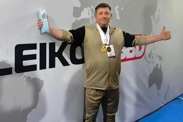 
Сочинец стал чемпионом Азии по пауэрлифтингу                    