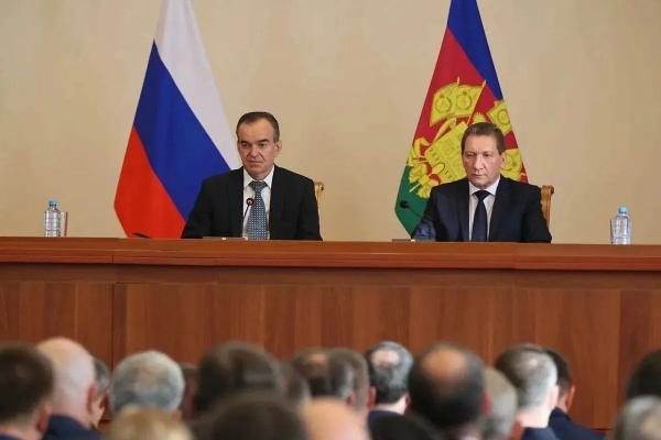 
Вениамин Кондратьев и Леонид Михайлюк обсудили обеспечение правопорядка в Краснодарском крае                    