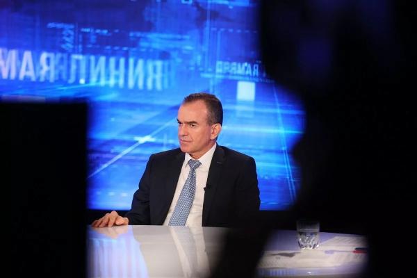4 часа 40 минут длилась «прямая линия» губернатора Краснодарского края
4 часа 40 минут длилась «прямая линия» губернатора Краснодарского края