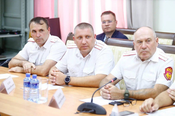 Александр Власов наградил орденами казаков-дружинников и двух школьников за активную гражданскую позицию