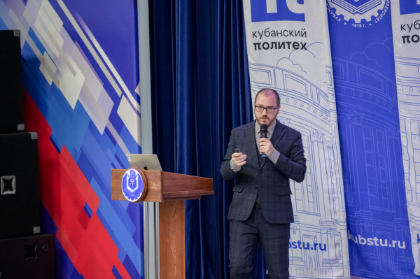 Вениамин Кондратьев посетил краевой молодежный антитеррористический форум